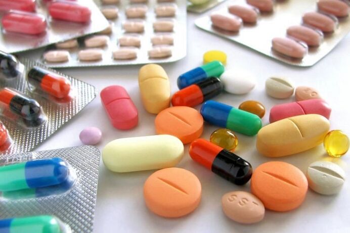 D'Behandlung vu Prostatitis ass net komplett ouni Antibiotike an aner Medikamenter ze huelen