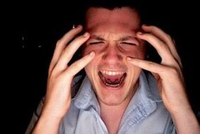 Stress an Iwwerlaaschtung am Liewen vum Mann provozéieren d'Entwécklung vu Prostatitis